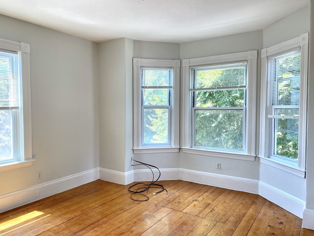 4 bed, 2 bath apartment for rent at 64 6th St Unit 3, East Cambridge — photo 7 of 10