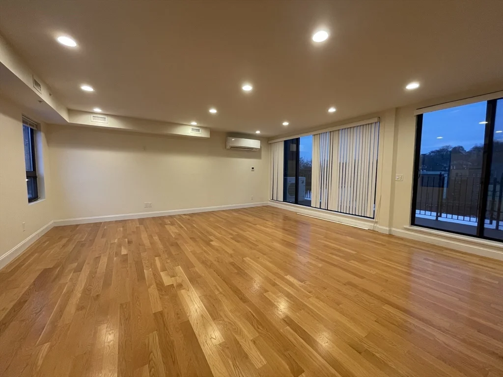 1616 Beacon St, Corey Hill