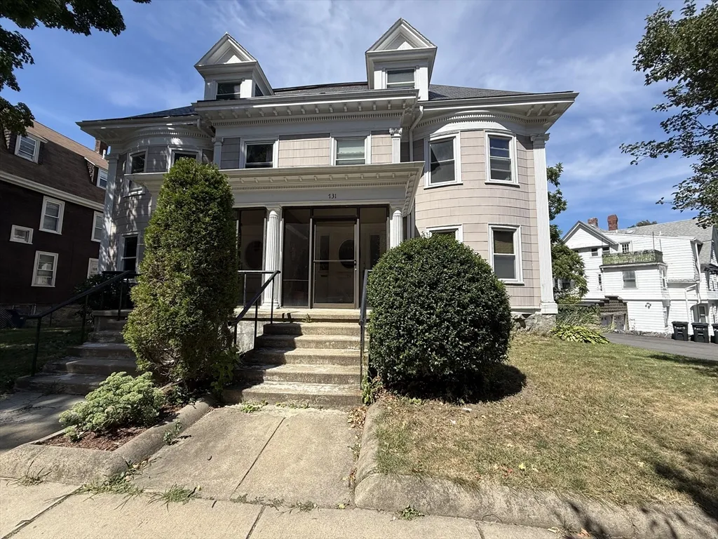 731 Cambridge St, Oak Square