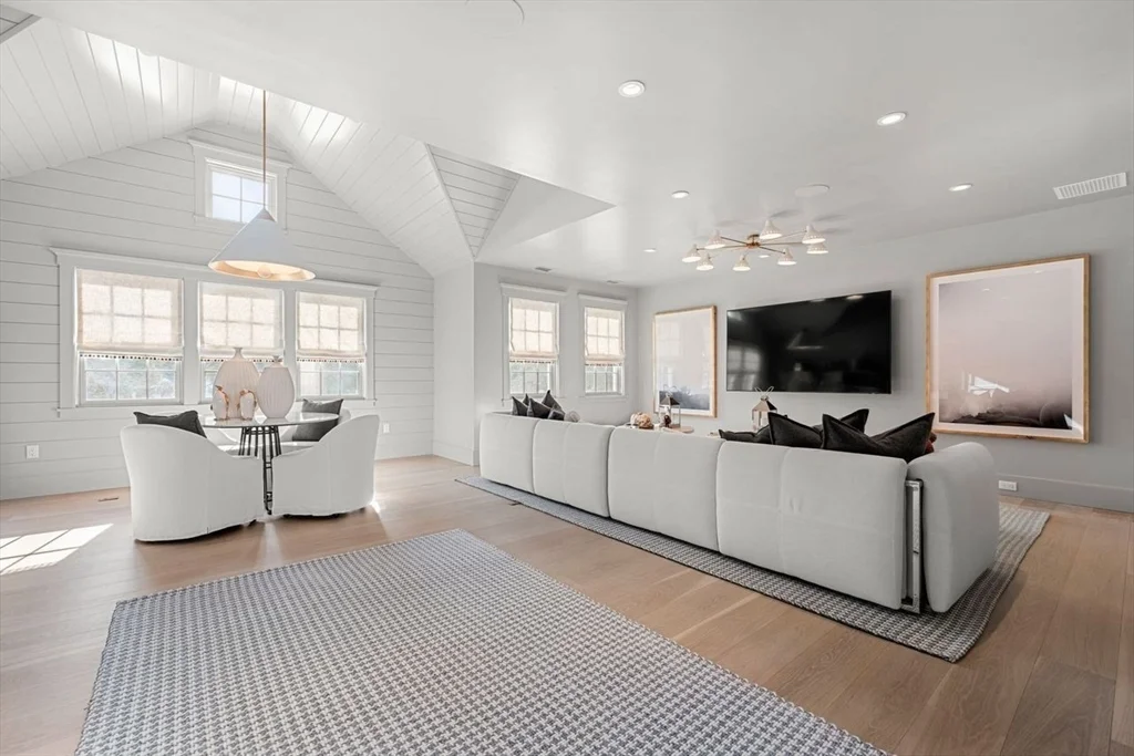 34 Brewster Rd, Monomoy