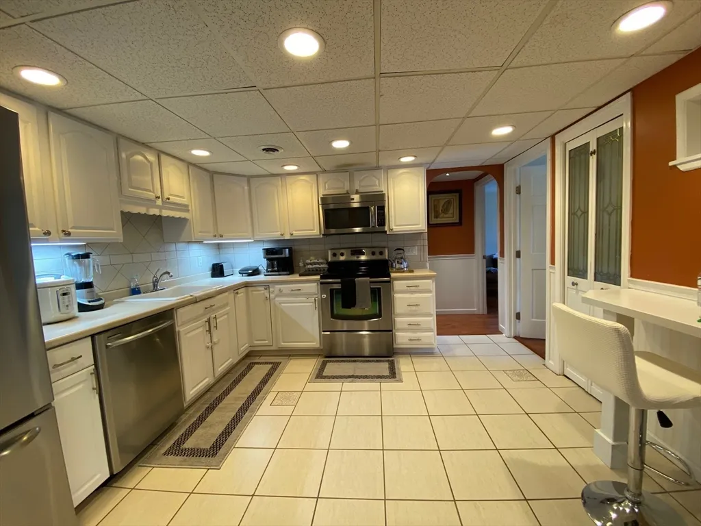 4 Shadowbrook Ln, Milford