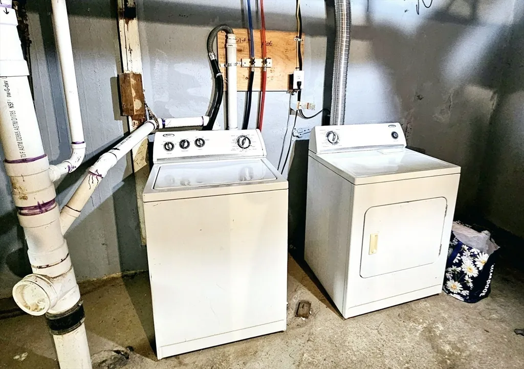 184 Canton St, East Side