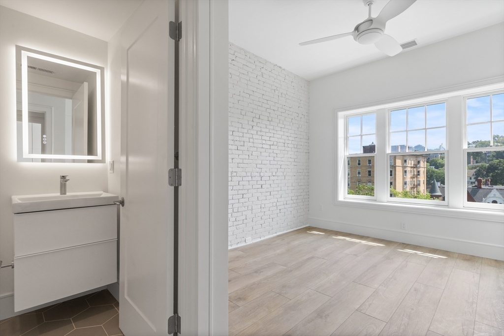 1580 Beacon St, Corey Hill