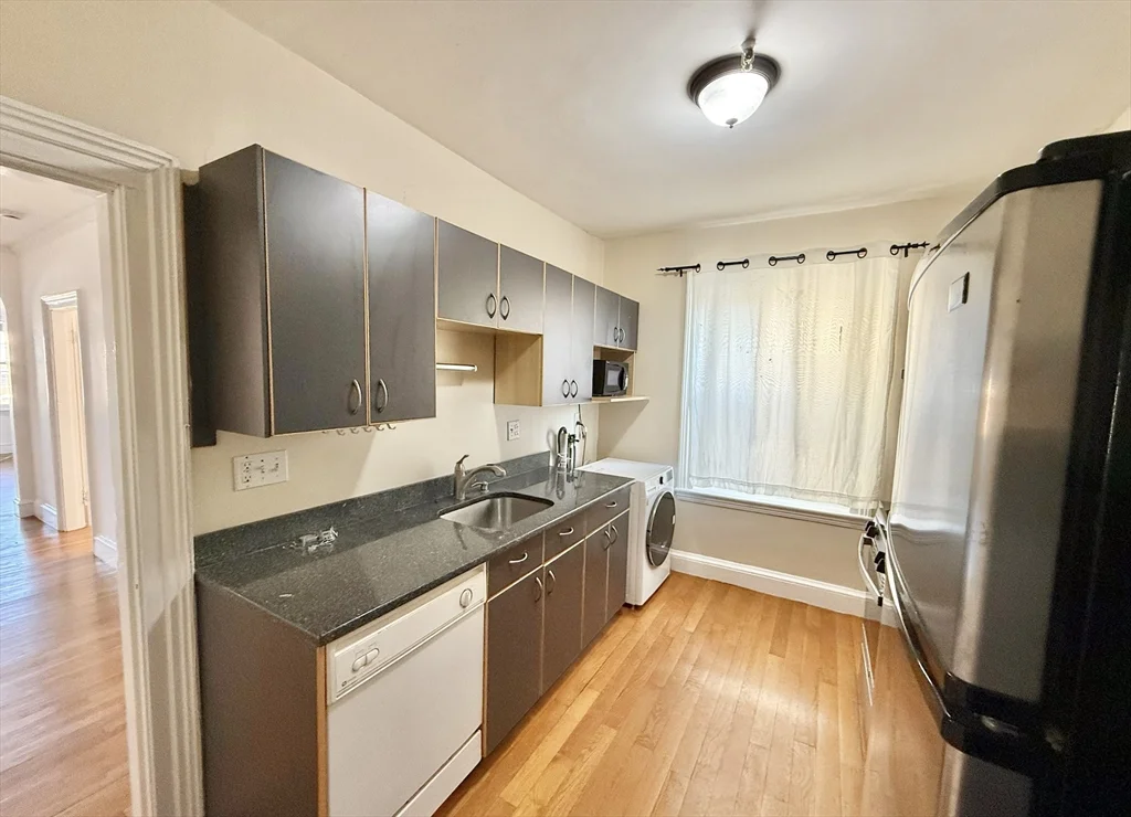 1662 Commonwealth, Brighton