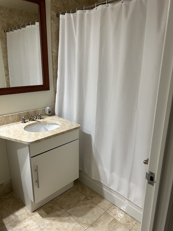 1 Charles Street S, Back Bay