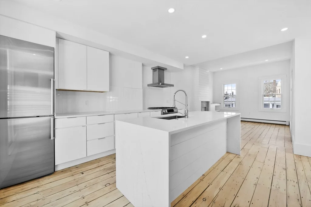 31 Pleasant St, Charlestown