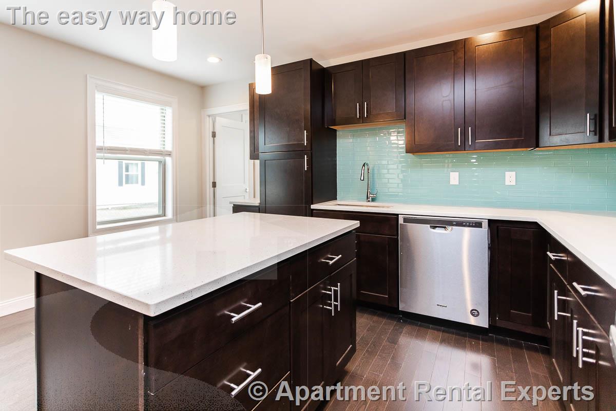 476 Fulton St, Medford Square