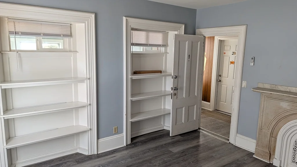 92 N Franklin St, Holbrook