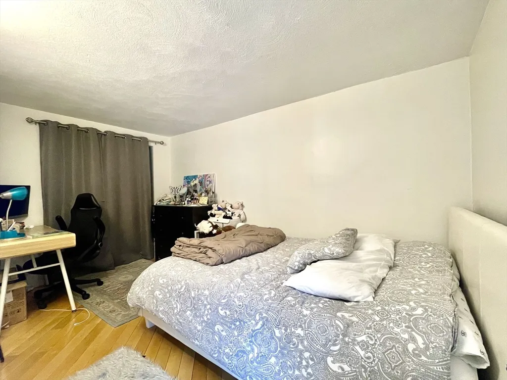 1643 Cambridge St, Mid-Cambridge