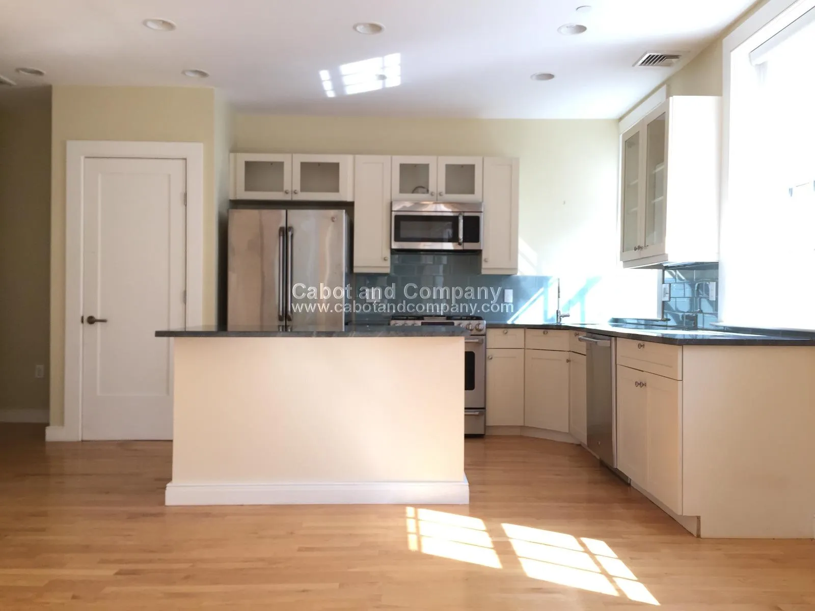 72 Hamilton St, Cambridgeport