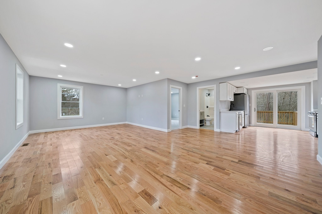 13 Broadway, Raynham Center