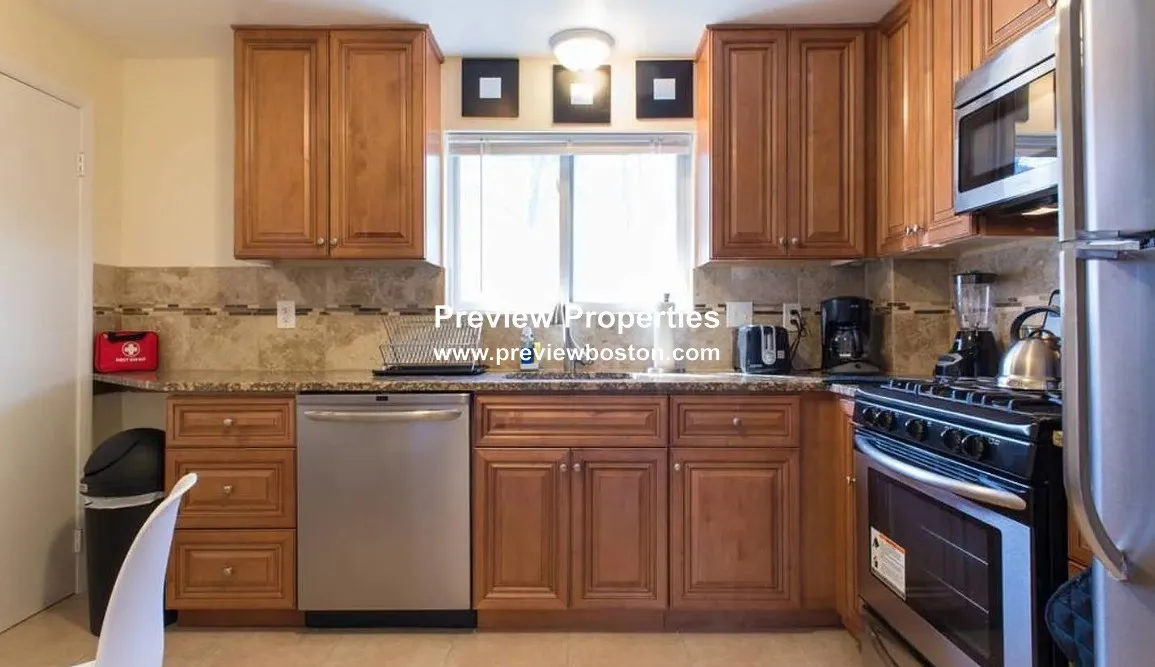 37 Oxford Circle, Belmont