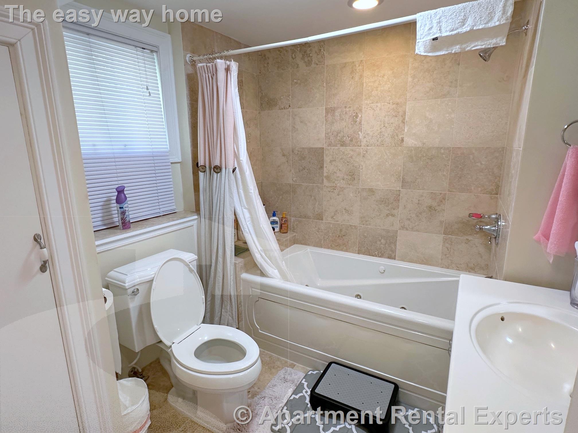 6 Farmers Circle, Arlington Center