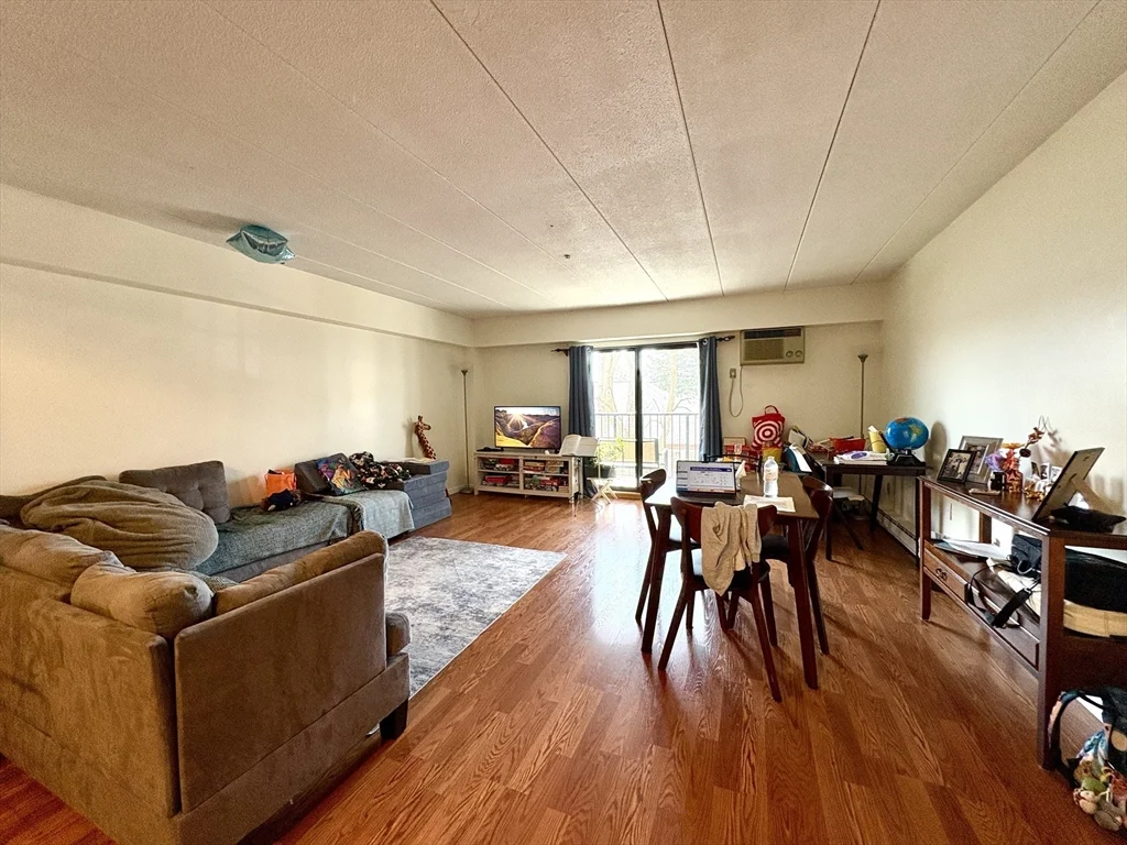 125 Pleasant St, North Brookline