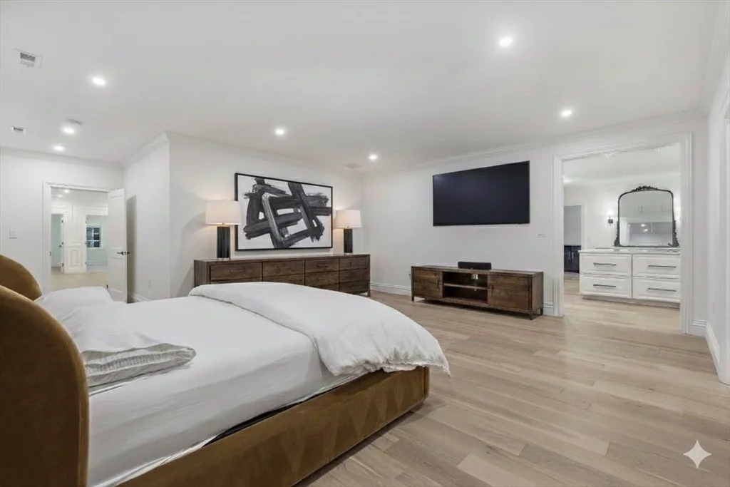 959 Chestnut St, Newton