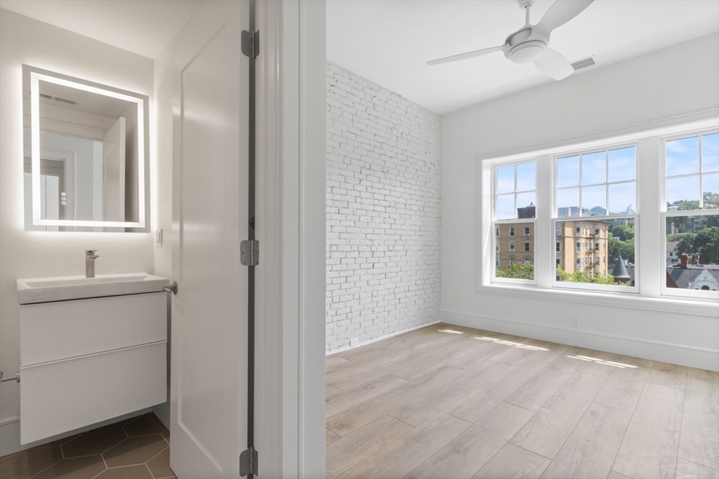 1580 Beacon St, Corey Hill