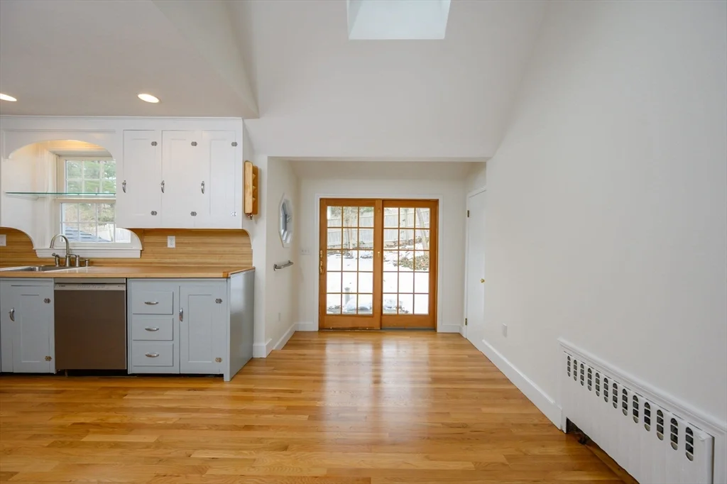 25 Bayberry Ln, Cohasset