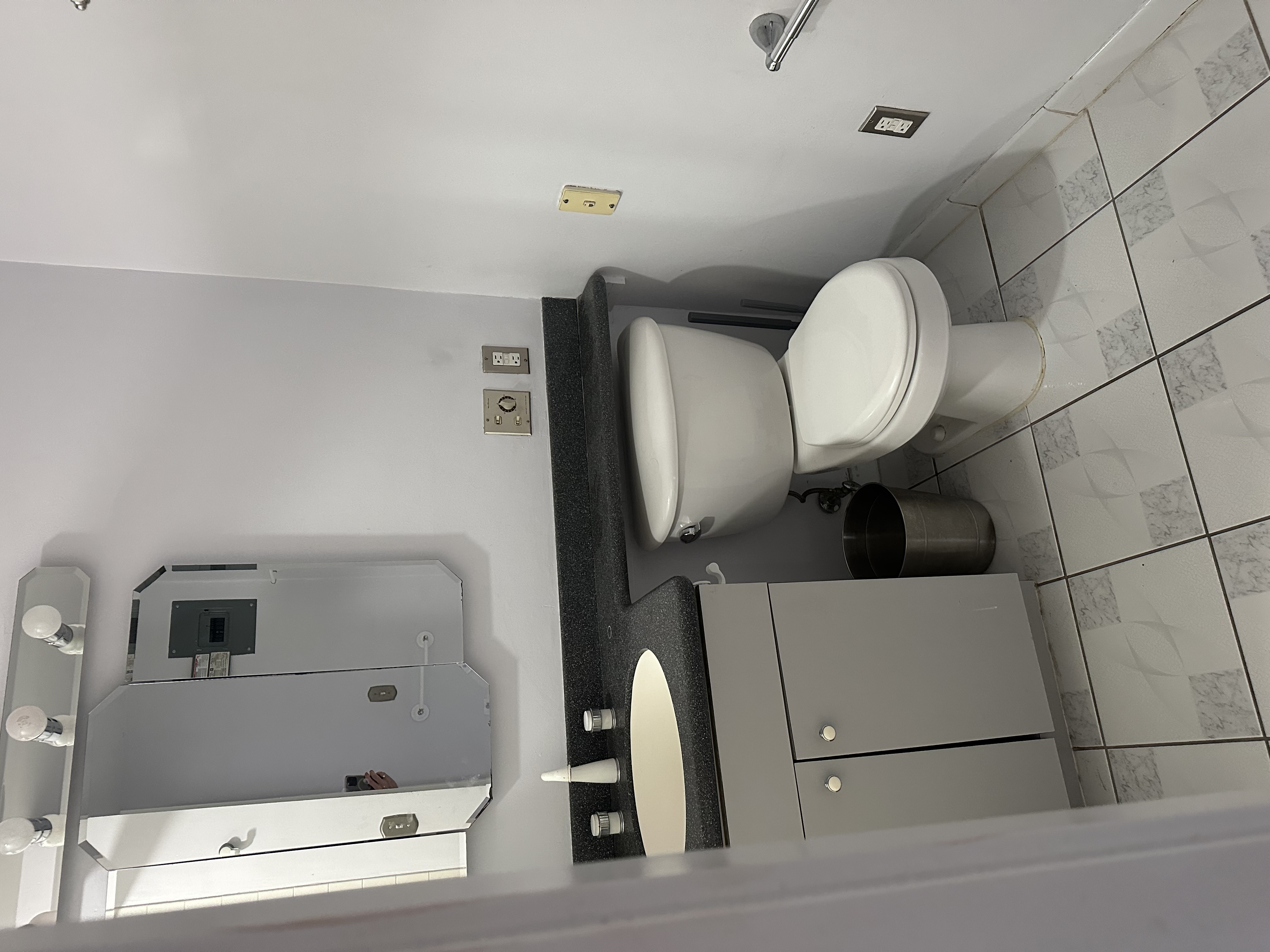 85 East India Row, Downtown