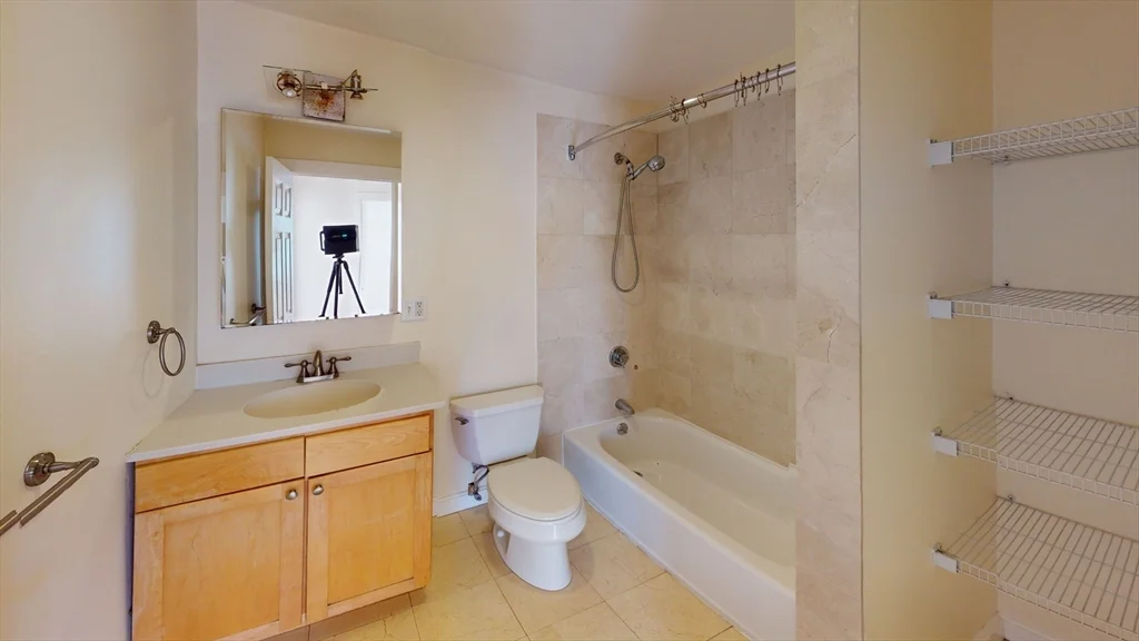 22-24 Broadlawn Park, Chestnut Hill