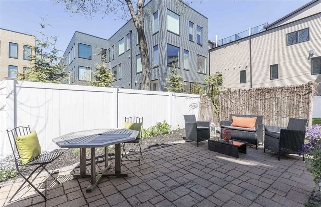 622 E 2nd St, South Boston