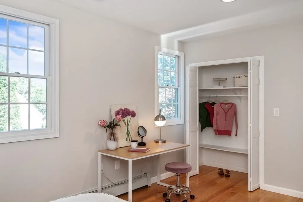 29 Burke Ln, Wellesley