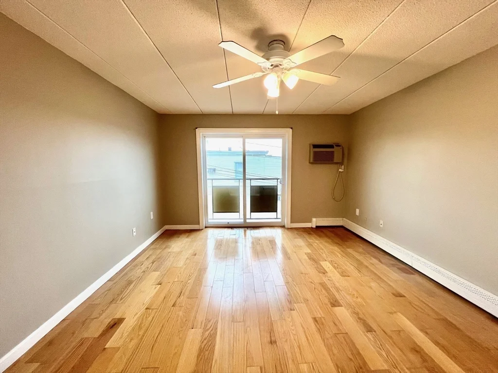 4 Hawes St, Revere