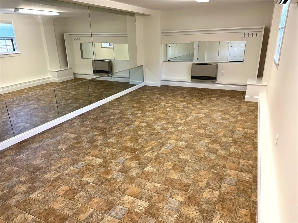 7 Briny Way, Long Beach