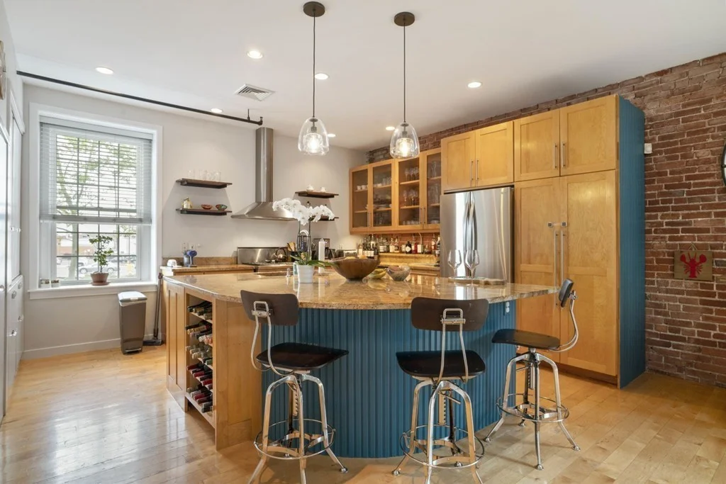 8 Newcomb, Roxbury