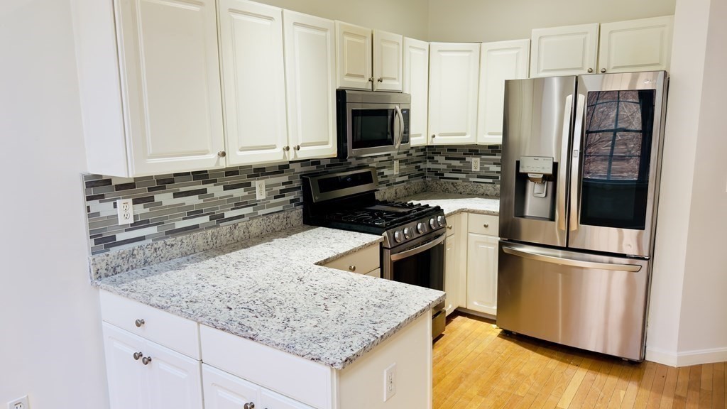 60 Village Dr, Quincy