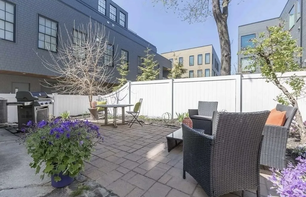 622 East 2nd St, South Boston