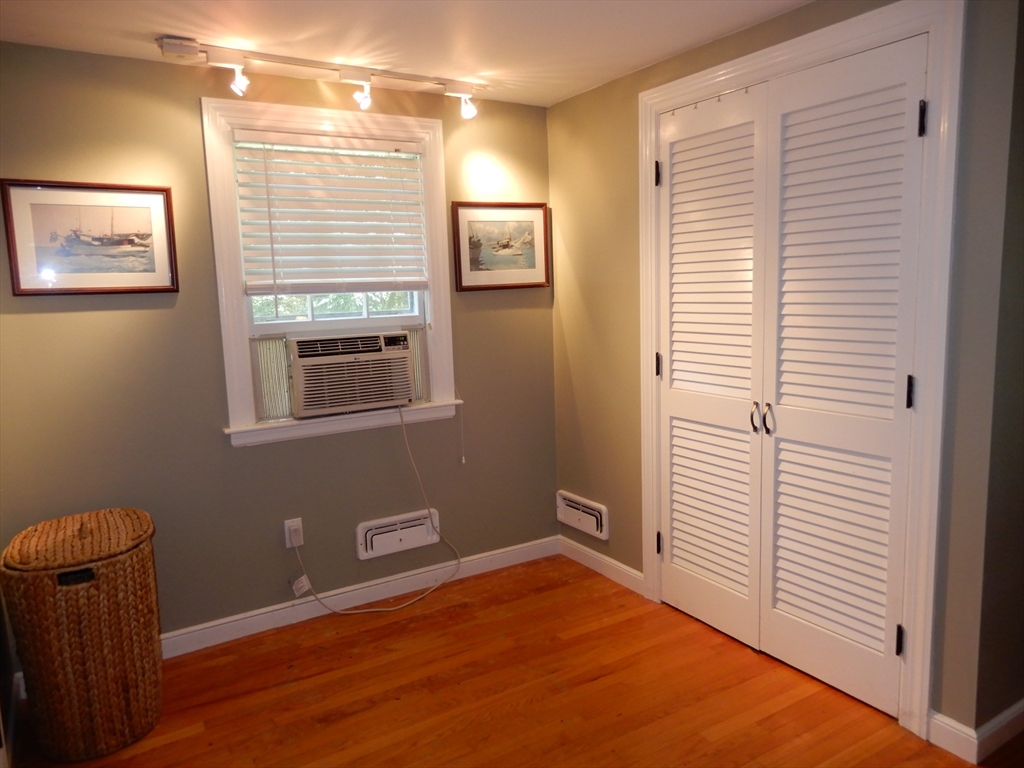 9 Fleetwood Dr, Norfolk