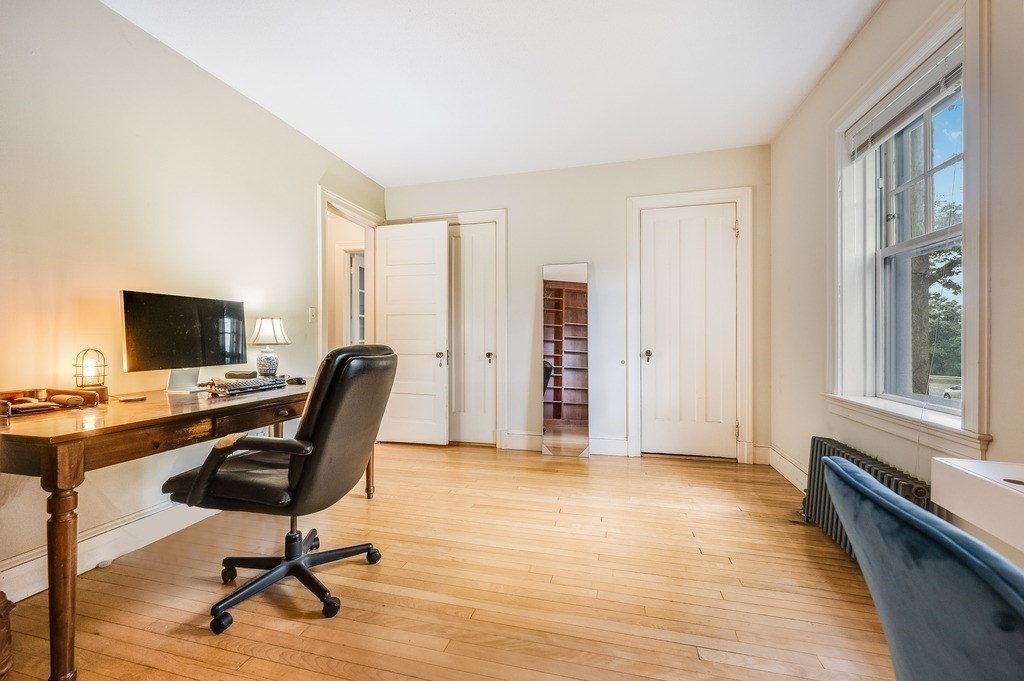 993 Memorial Dr, Harvard Square