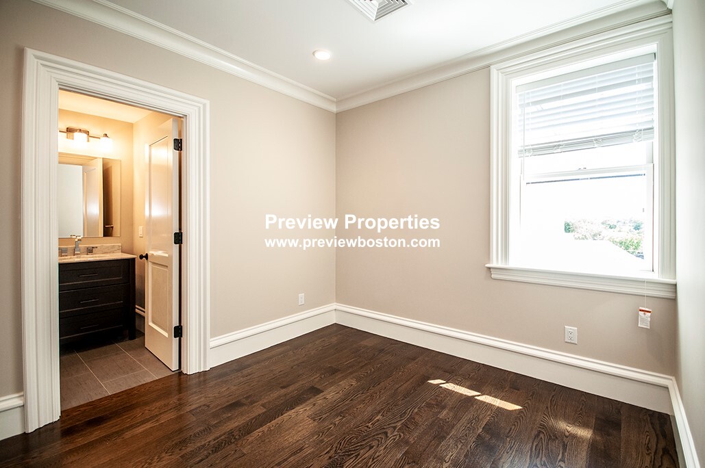 11 Alton Pl, Coolidge Corner
