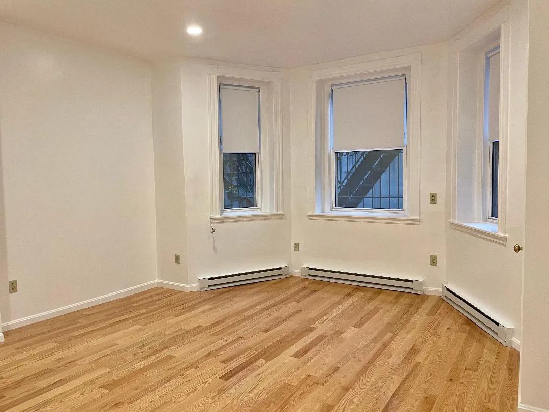 1077 Beacon St, Longwood