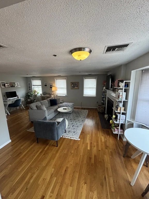 19 Main St, Charlestown