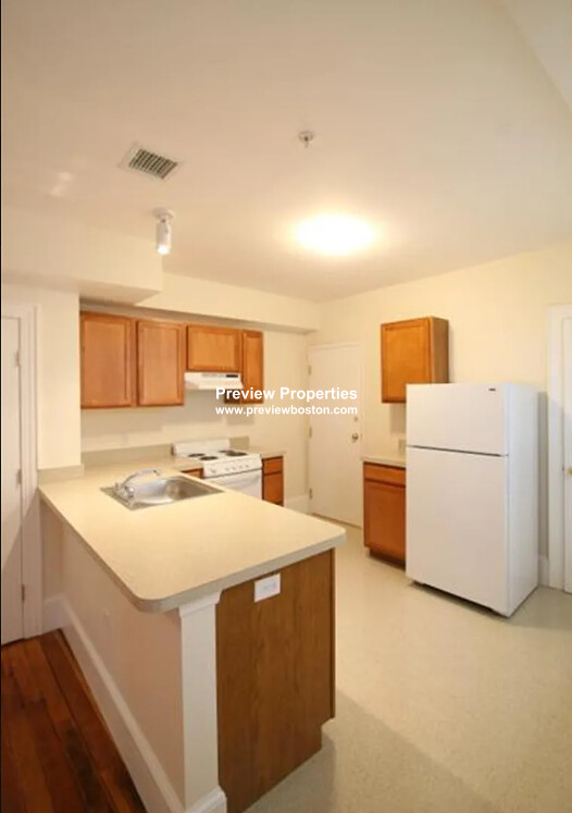 881 Massachusetts Ave, Mid Cambridge