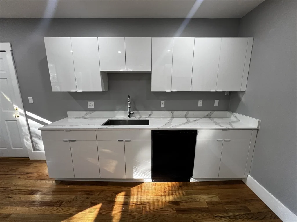 5 Sunset St, Mission Hill