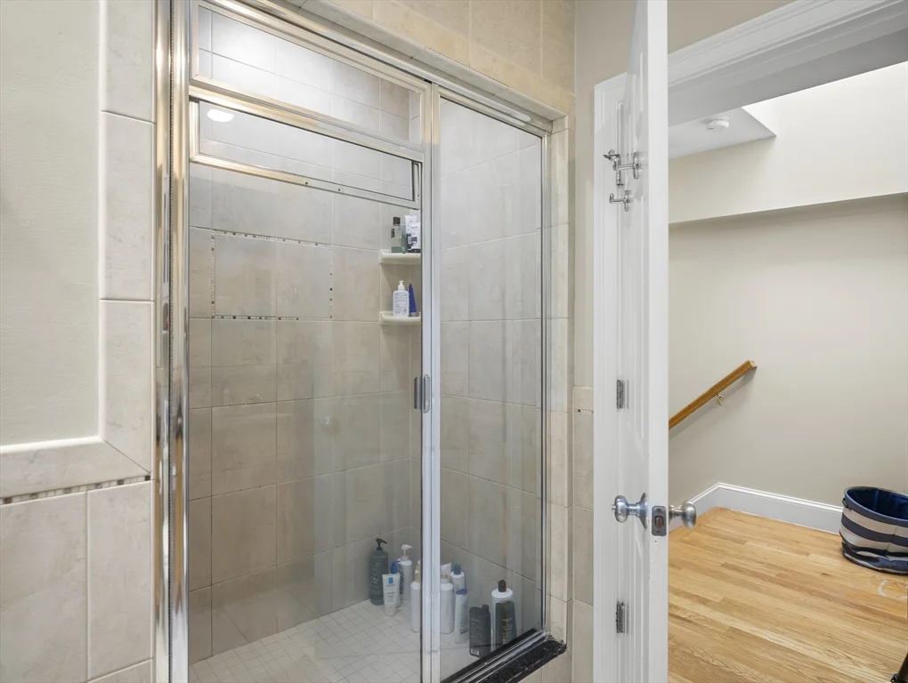 157 W 6th St, South Boston