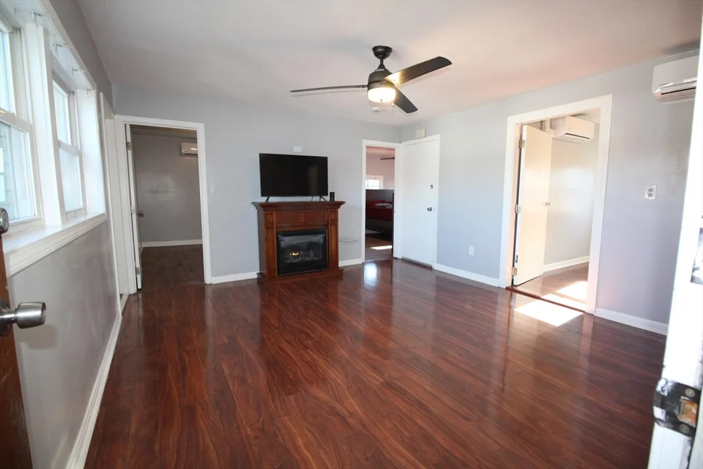 522 Slade T, Fall River