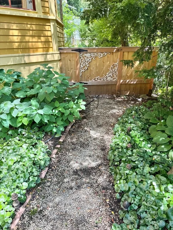 12 Humboldt St, Neighborhood Nine