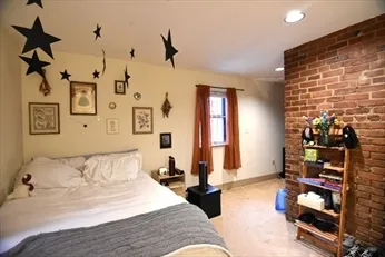 111 Gainsborough St, Fenway