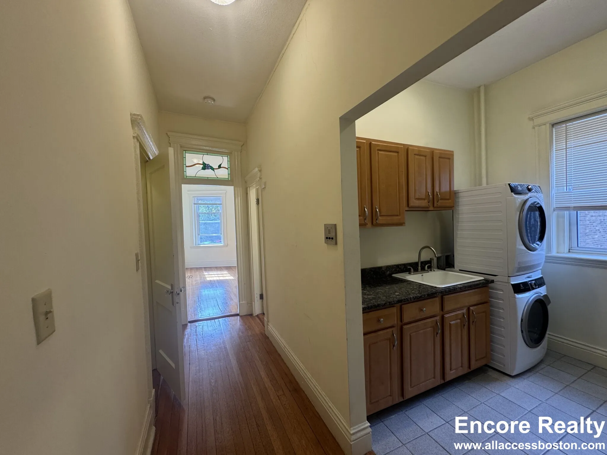 106 Queensberry St, Fenway