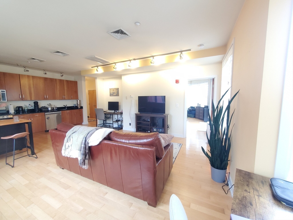 24 Bay State Rd, West Cambridge