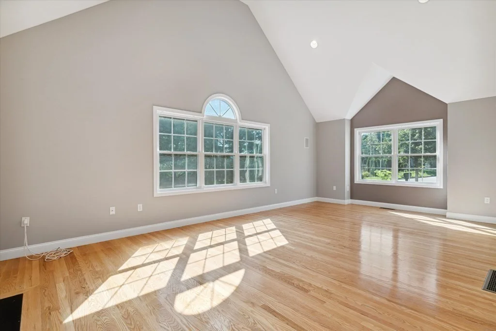 19 Benjamin Ln, Reading