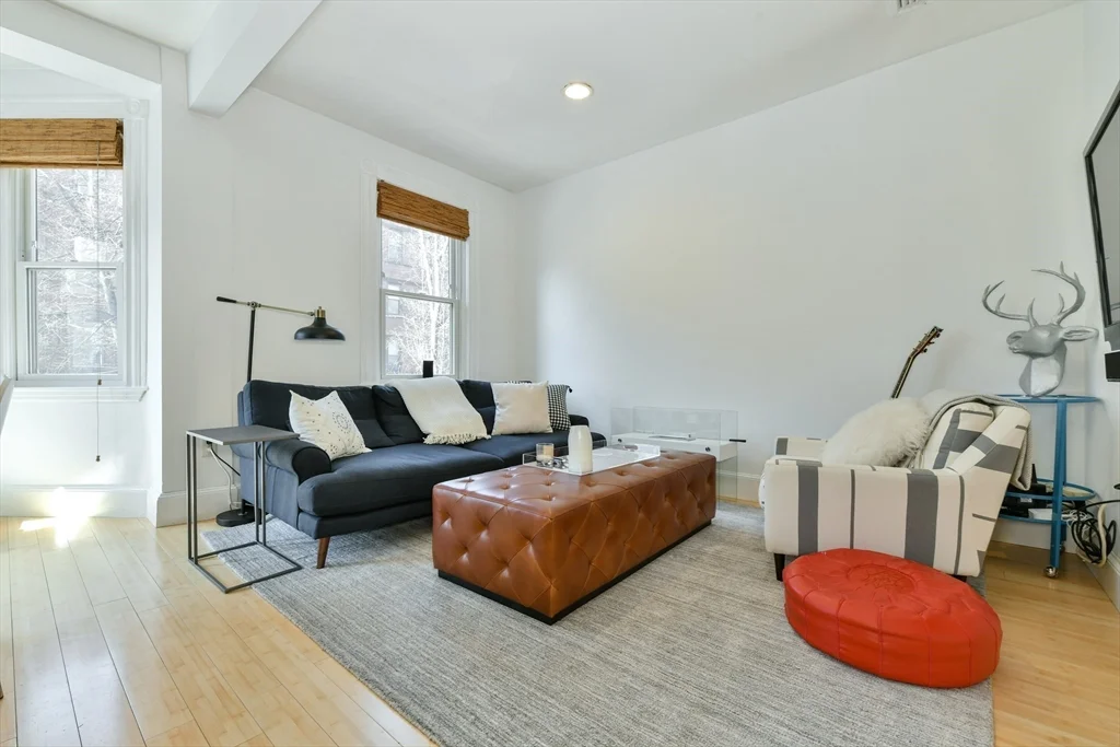 16 Follen St, Back Bay