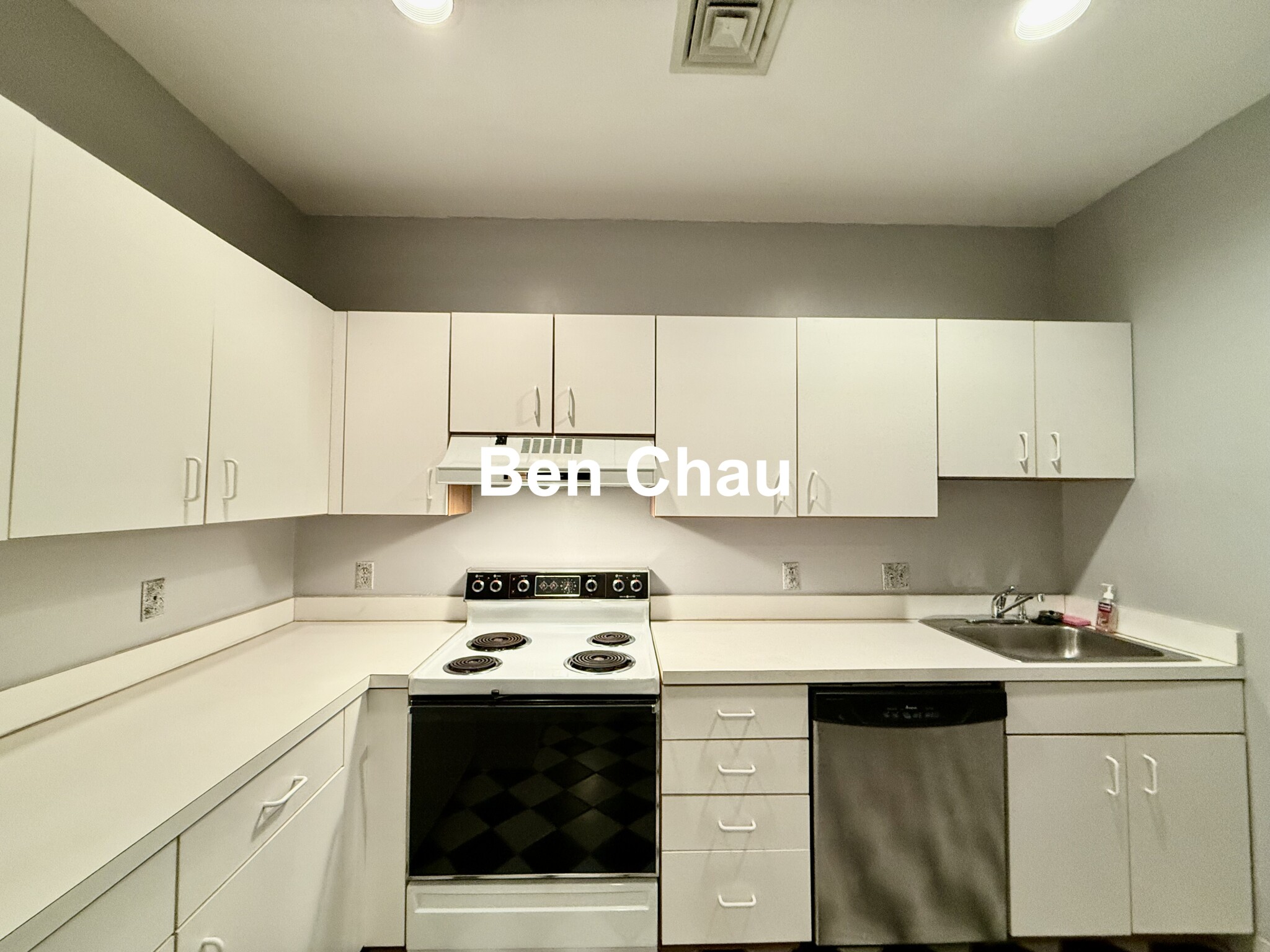 10 Weston Ave, Quincy