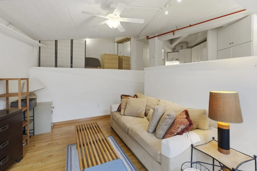 12 Stoneholm St, Back Bay