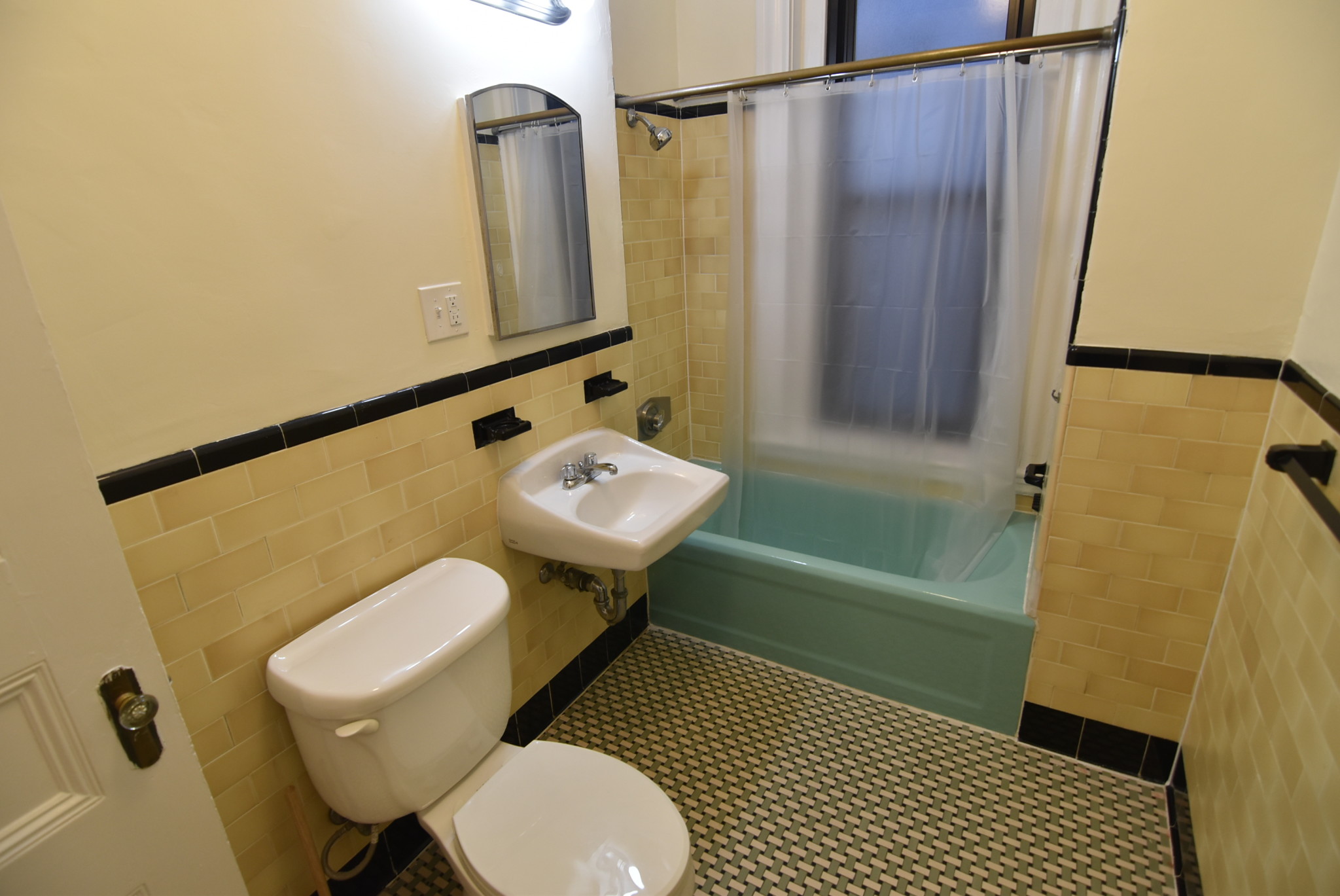 504 Beacon St, Fenway