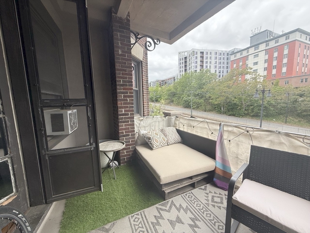 1472 Commonwealth Ave, Brighton