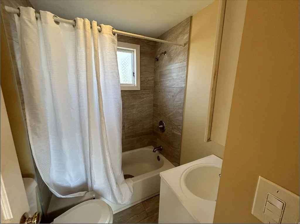 16 Whittier Rd, Natick